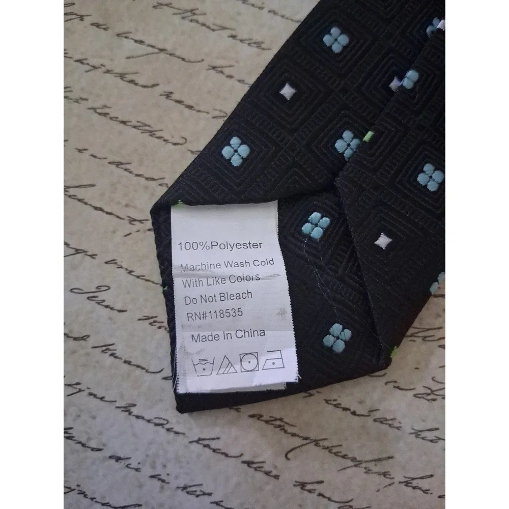 Kenneth Cole Reaction lot polyester